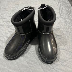Koolaburra by UGG - Clear Mini Waterproof Black, Boot Size 7, New without box.